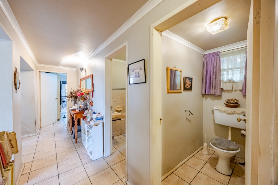 4 Bedroom Property for Sale in Lakeside Western Cape